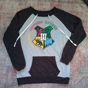 Hogwarts Crest Sweatershirt - Black and Gray - M Kid/XS Women